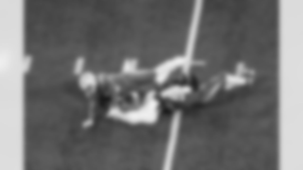 OLB Tuli Tuipulotu (45) and OLB Odafe Oweh (98)