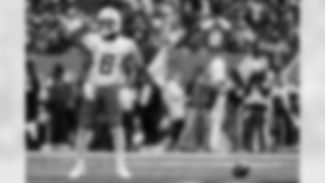 Take a look at the best photos of Chargers 2026 free agent Denzel Perryman