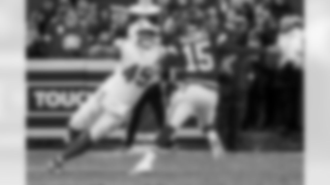 Check out the best shots from the Chargers Week 15 matchup against the Chiefs!