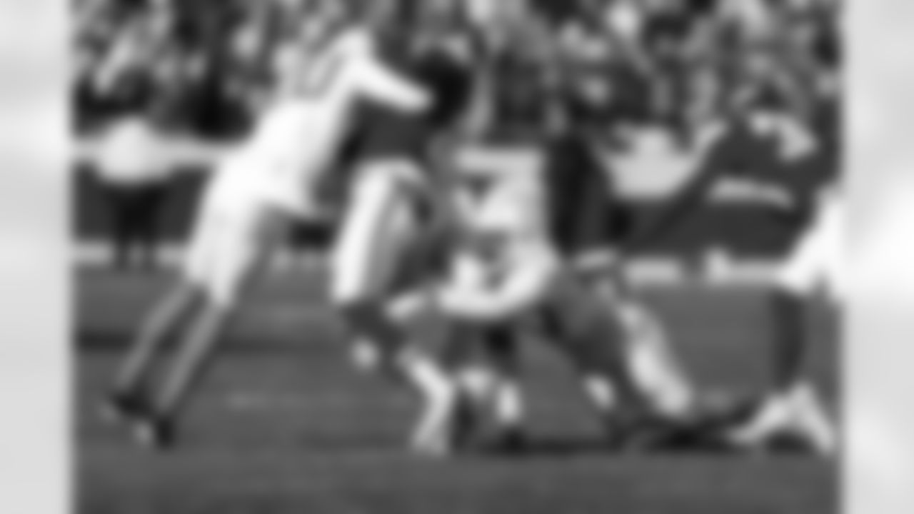 CB Cam Hart (20) and S RJ Mickens (27)