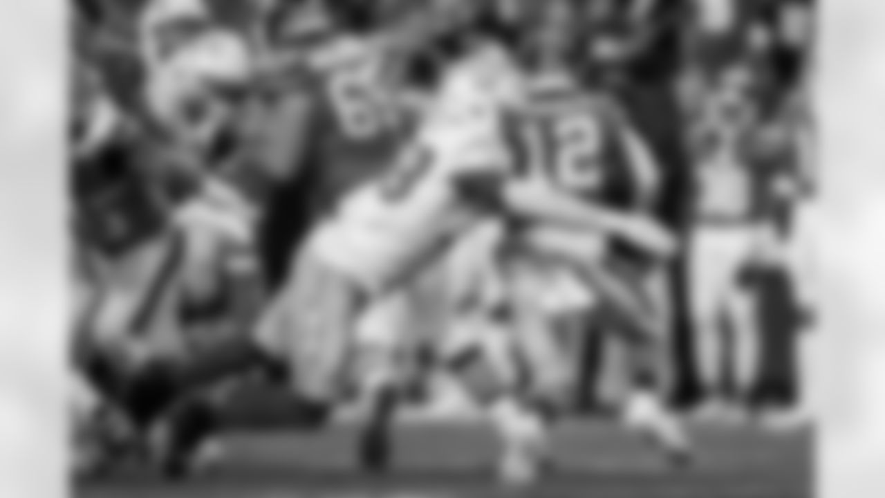 Check out the best shots from the Chargers Week 18 matchup against the Broncos!