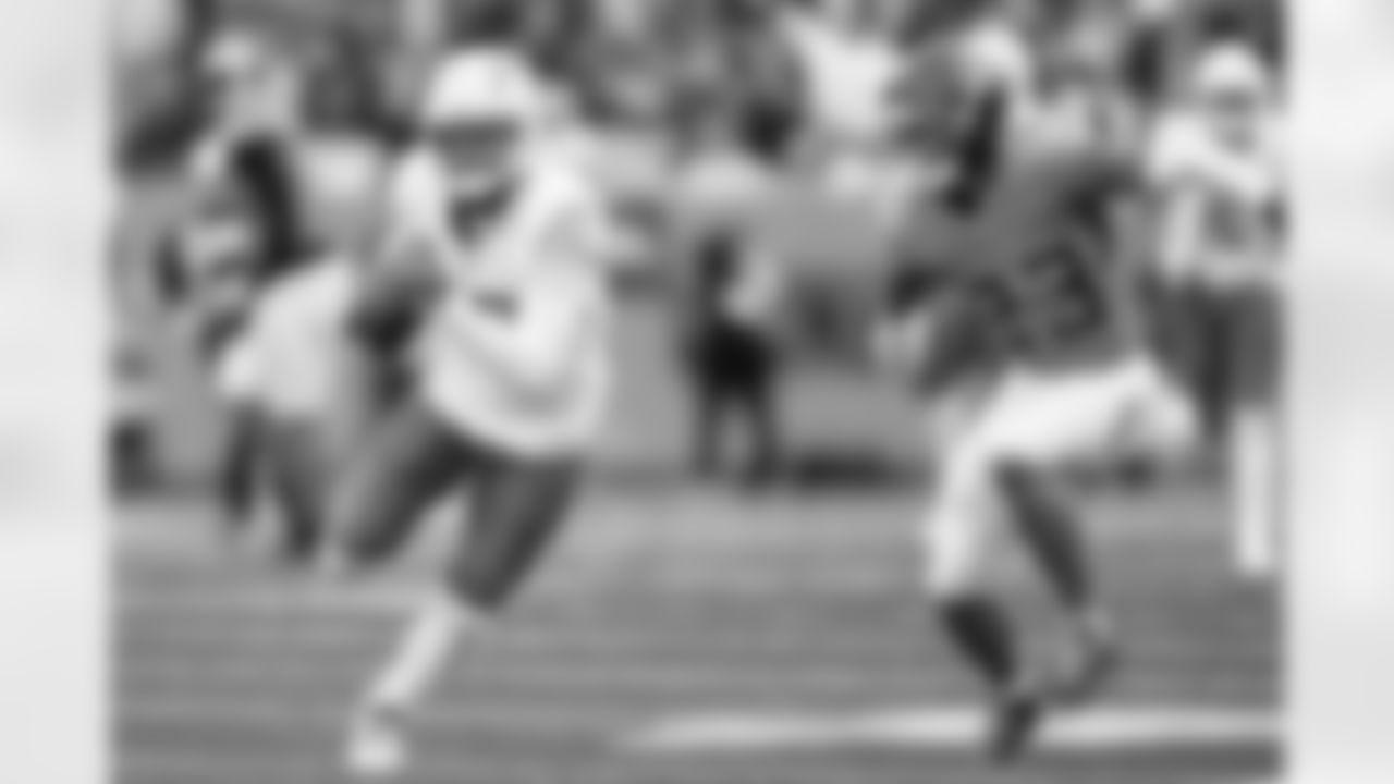 Check out the best shots from the Chargers Week 9 matchup against the Titans!