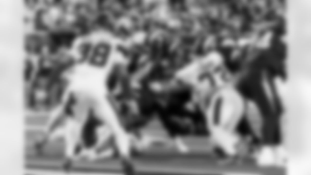 Check out the best shots from the Chargers Week 17 matchup against the Texans!