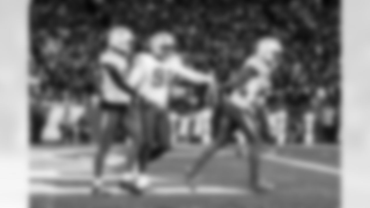 CB Cam Hart (20), DL Da'Shawn Hand (91) and S Derwin James Jr. (3)