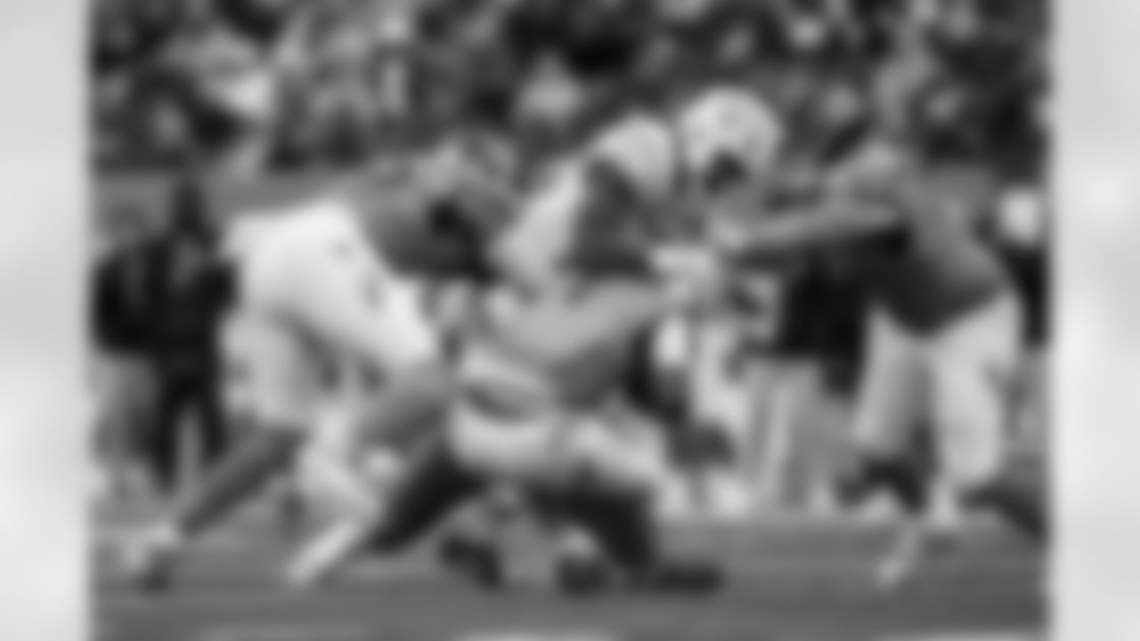 Take a look at the best photos of Chargers 2026 free agent Odafe Oweh