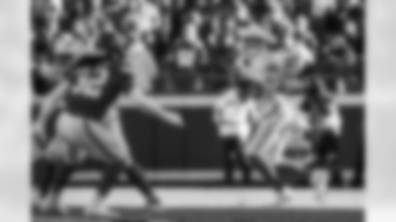 Take a look back at the best photos of Justin Herbert's 2025 campaign.