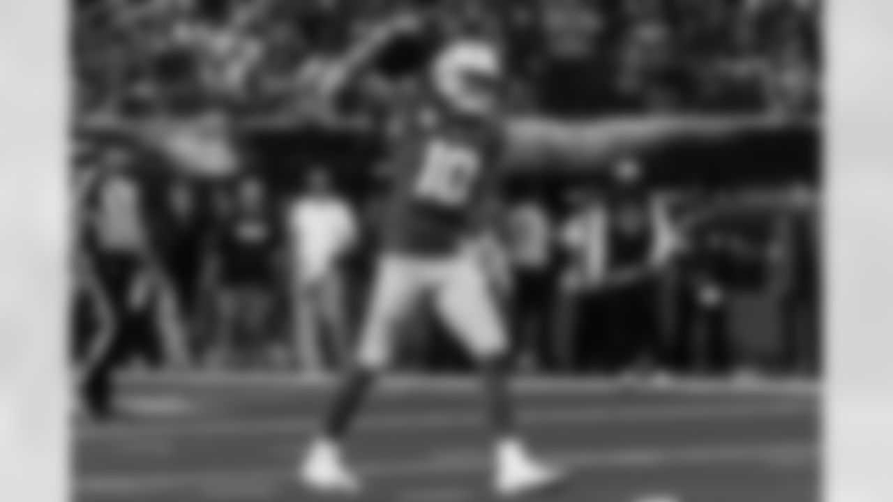 Take a look back at the best photos of Justin Herbert's 2025 campaign.