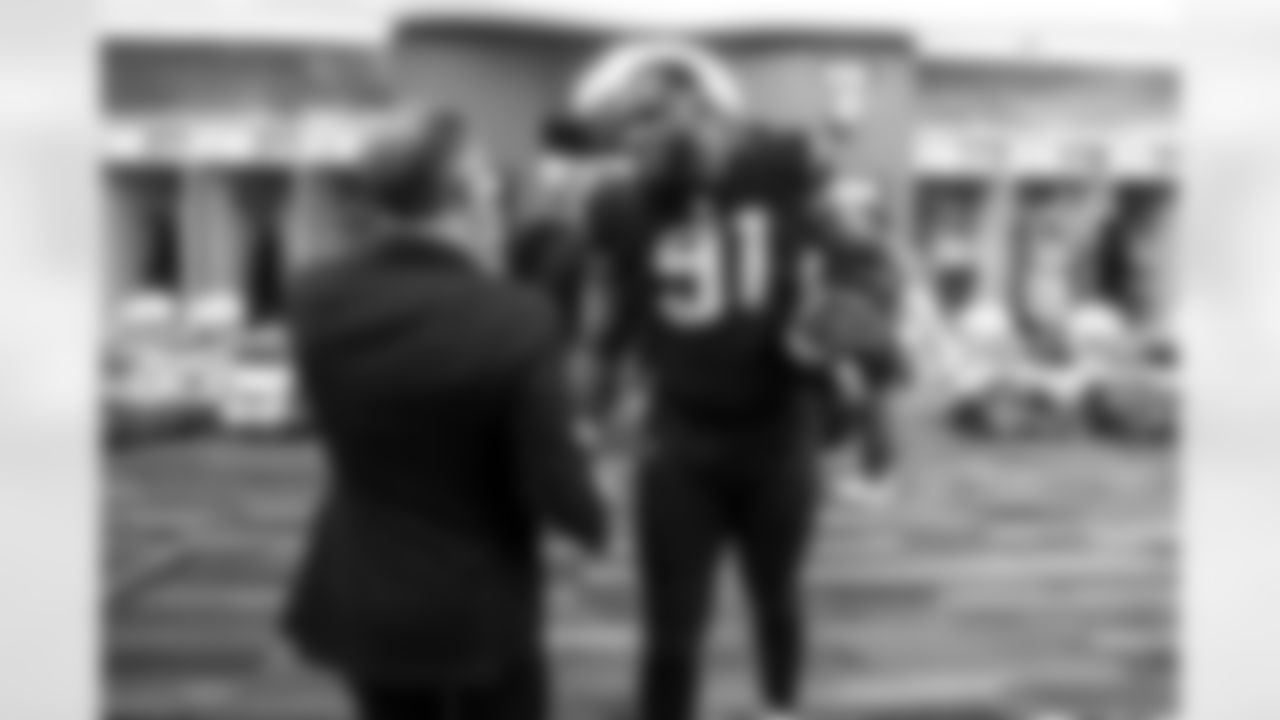 DL Da'Shawn Hand (91)