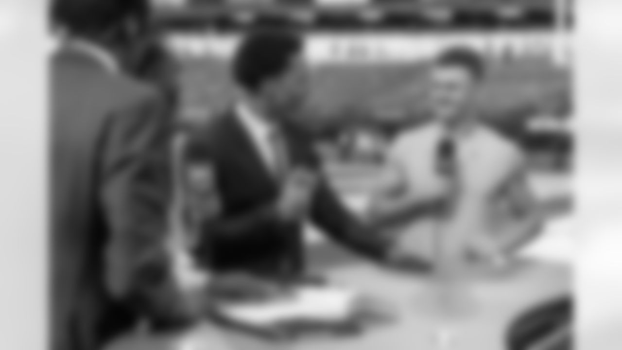 The Los Angeles Chargers play the Las Vegas Raiders on Sunday, September 8, 2024 at SoFi Stadium in Inglewood, CA.
[FINAL SCORE: LAC 22 - LV 10]