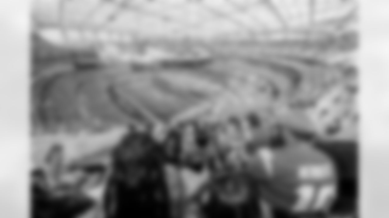 The Los Angeles Chargers play the Washington Commanders on Sunday, October 5, 2025 at SoFi Stadium in Inglewood, CA.
[FINAL SCORE: WAS 27 - LAC 10]