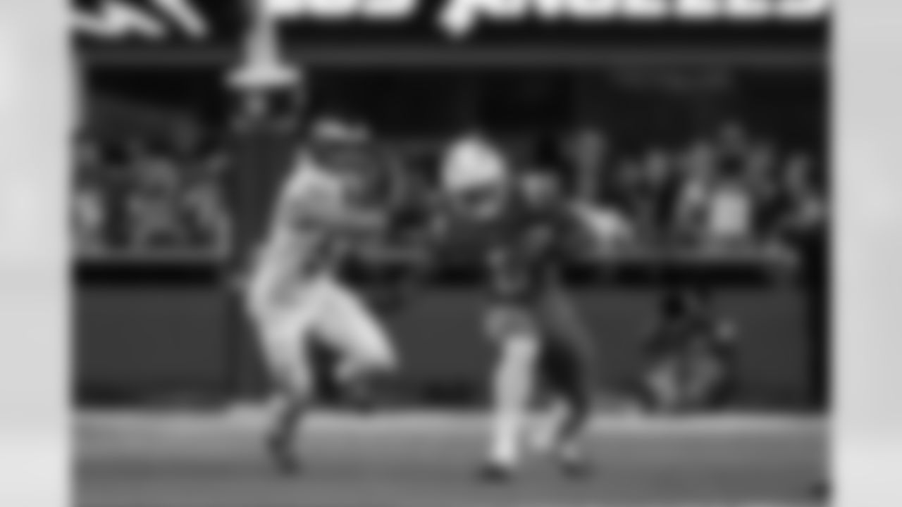 RB Omarion Hampton (8)