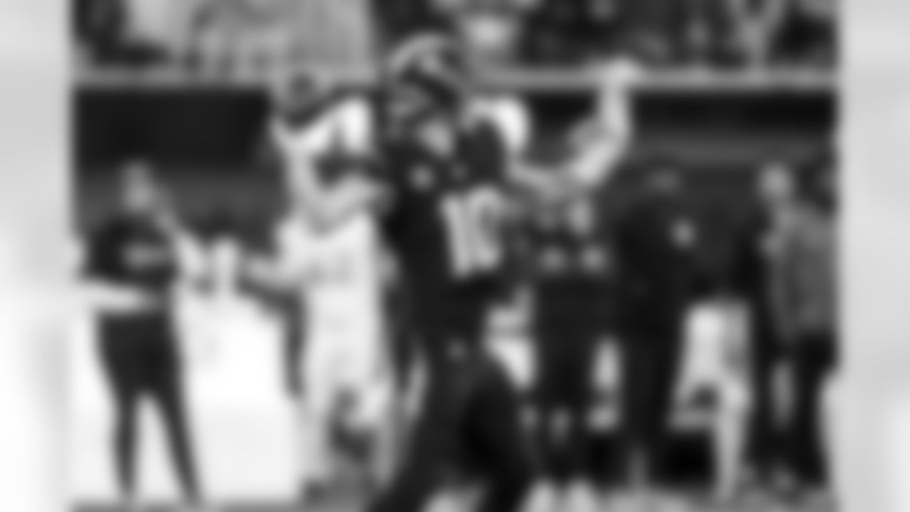 QB Justin Herbert (10)