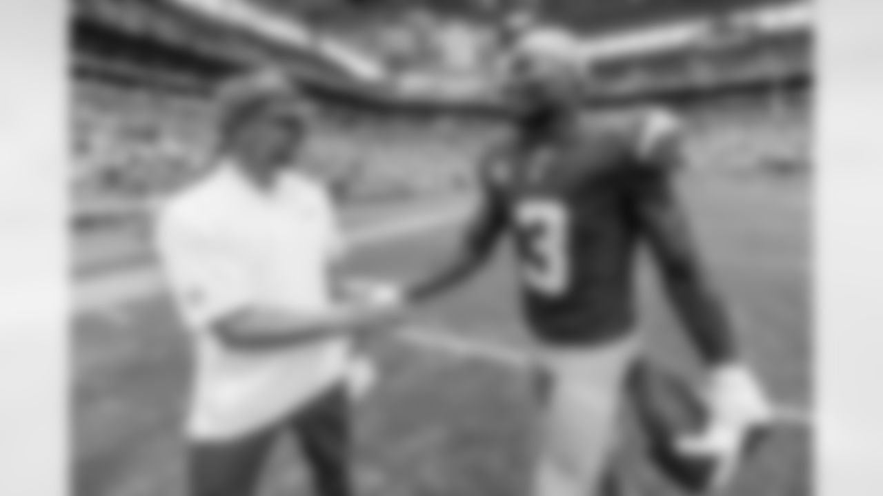 Check out the best shots from the Chargers Week 6 matchup against the Dolphins!