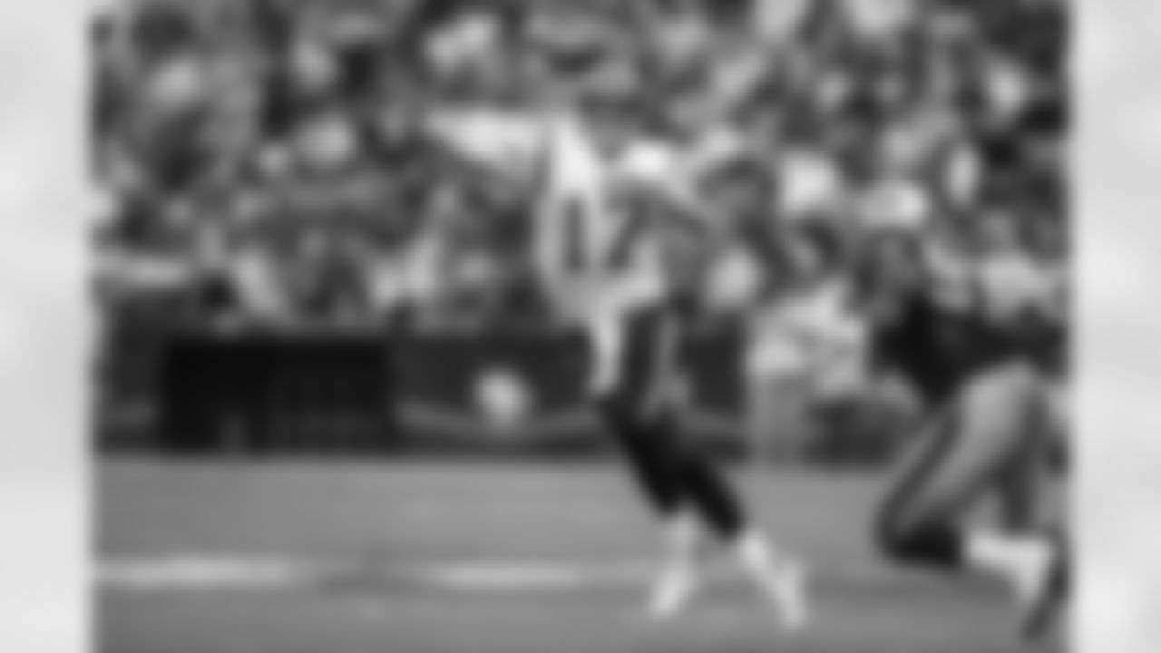 The San Diego Chargers play the San Francisco 49ers on Sunday, October 15, 2006 at Monster.com Park at Candlestick Point in San Francisco, California. 
[FINAL SCORE: SD 48 - SF 19]