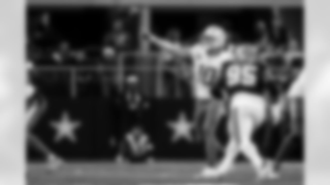 QB Justin Herbert (10)