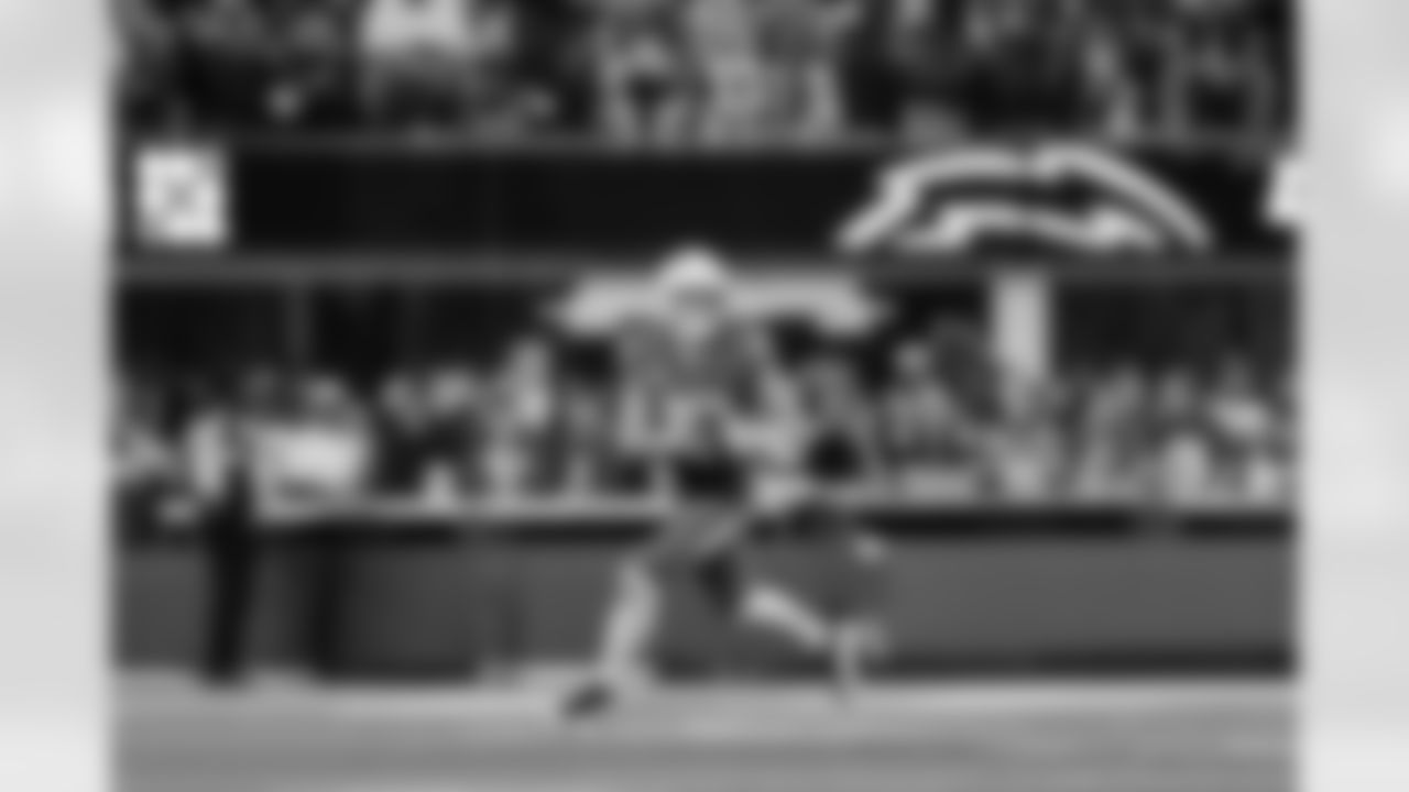 QB Justin Herbert (10)