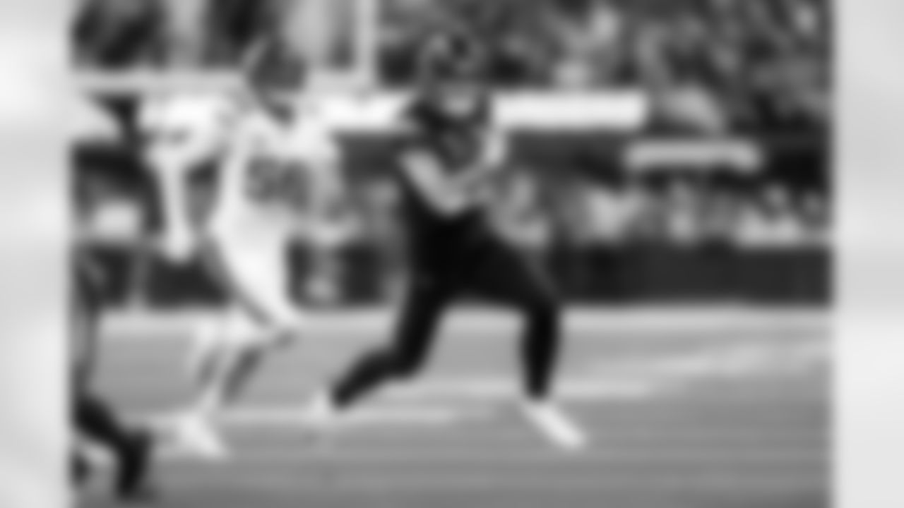 QB Justin Herbert (10)