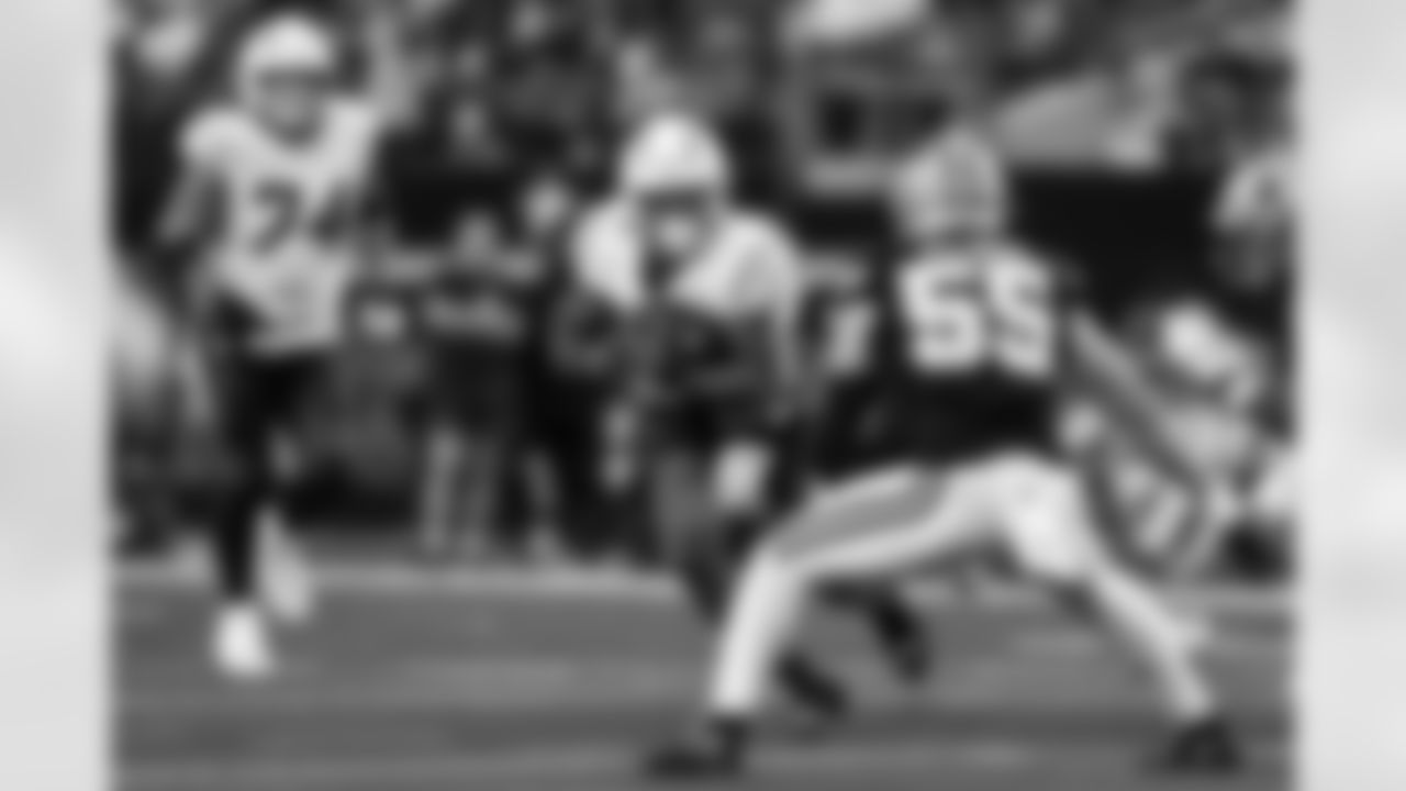 RB Omarion Hampton (8)