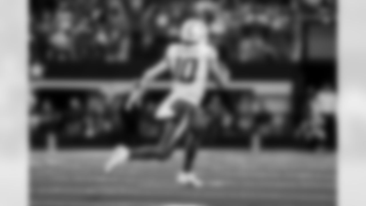 QB Justin Herbert (10)