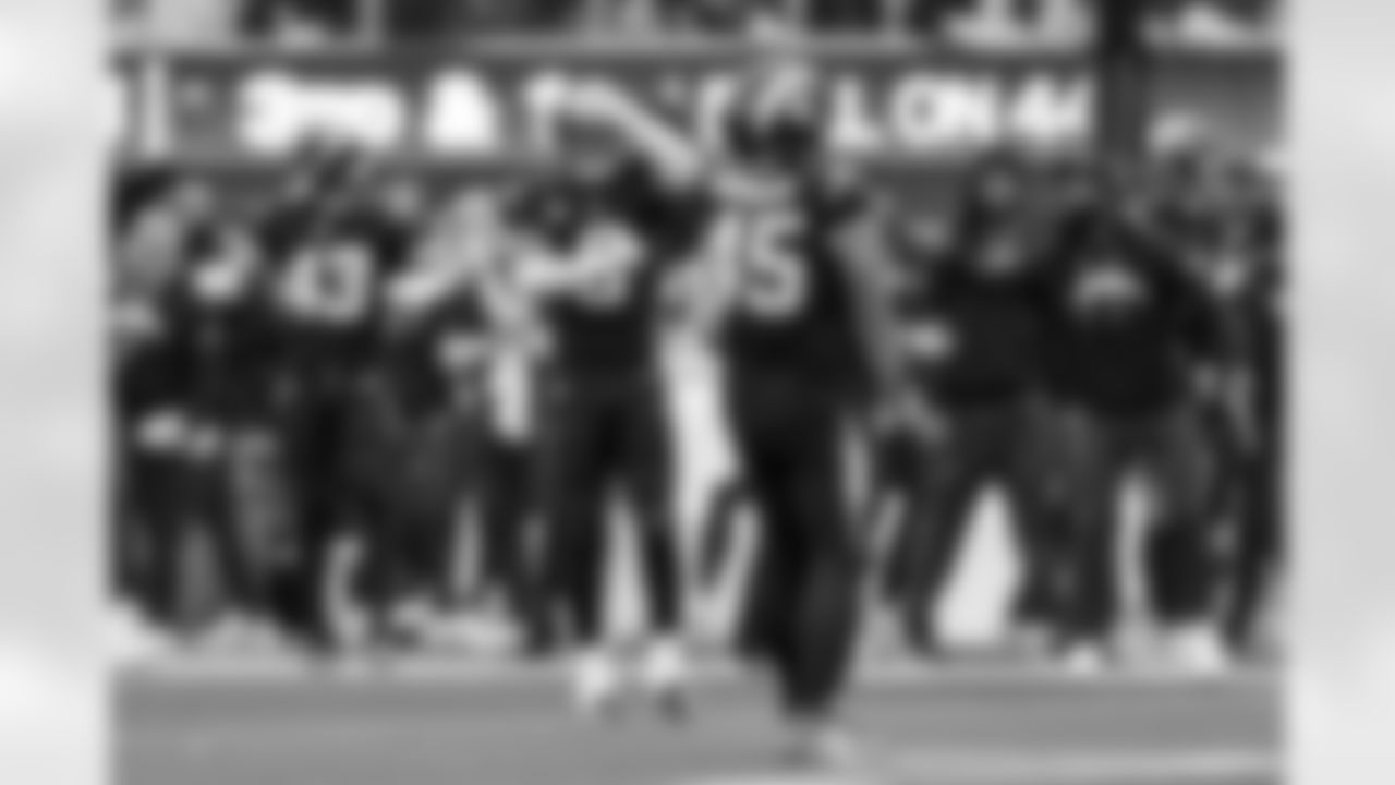 LB Daiyan Henley (0) and OLB Tuli Tuipulotu (45)