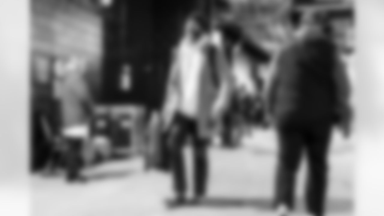 Assistant Offensive Line Coach Nick Hardwick