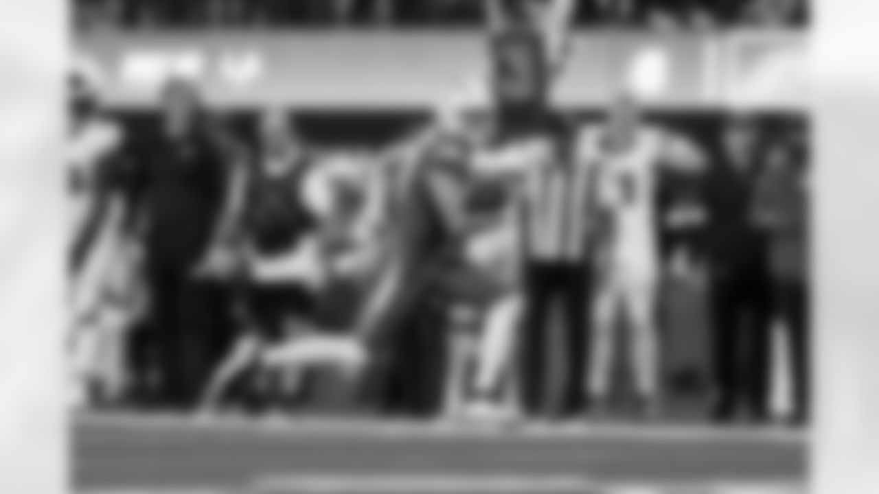 QB Justin Herbert (10)