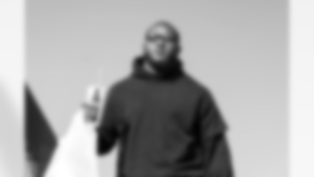 DL Da'Shawn Hand (91)