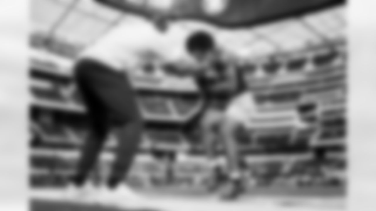 RB Omarion Hampton (8)