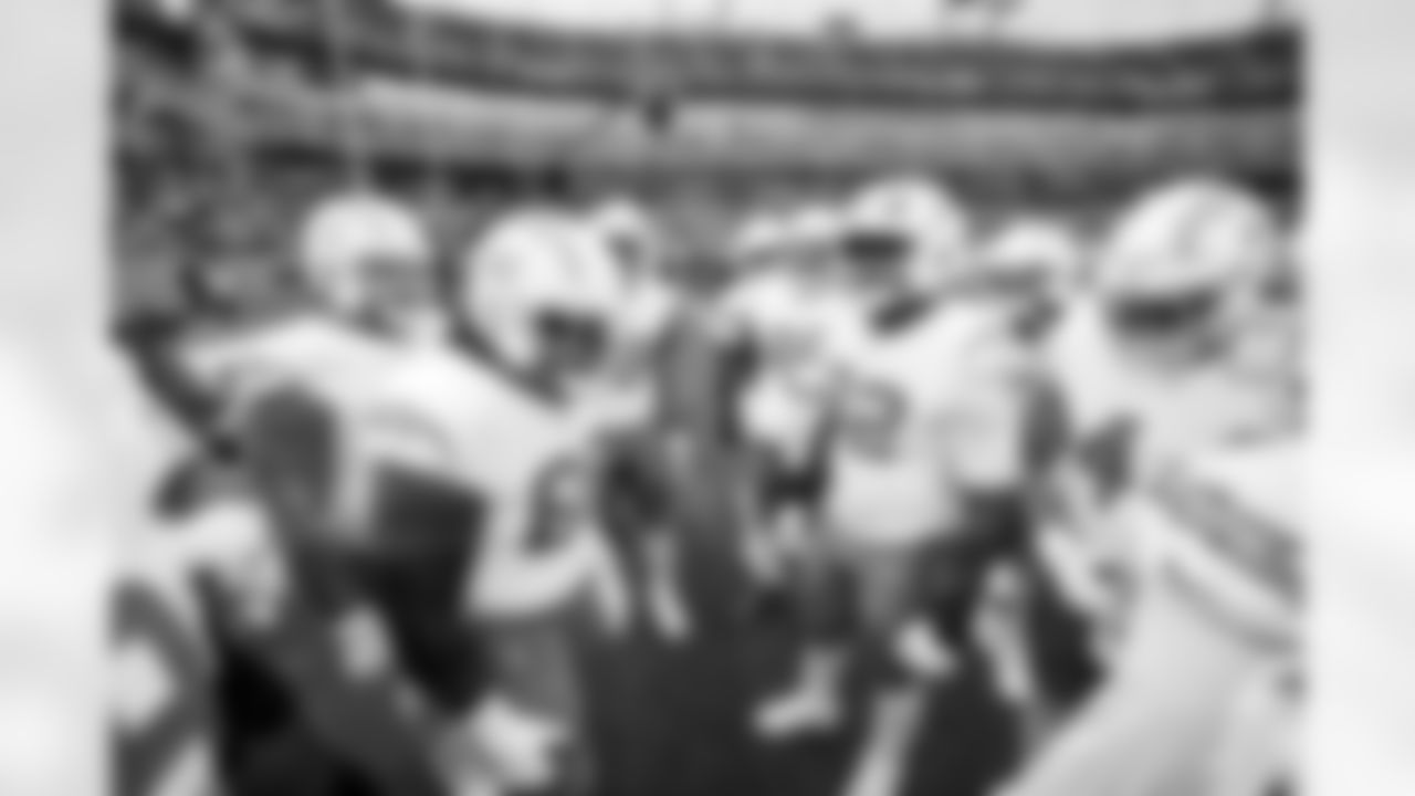 OL Jamaree Salyer (68) and DL Justin Eboigbe (92)