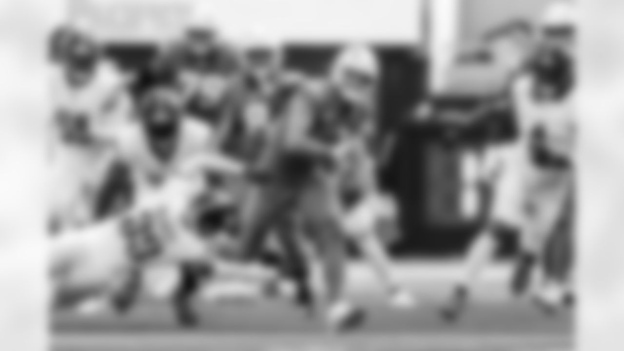 QB Justin Herbert (10)