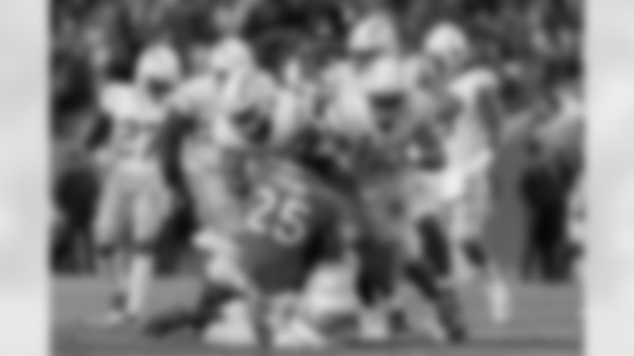 The Los Angeles Chargers play the Denver Broncos on Sunday, December 31, 2023 at Empower Field at Mile High in Denver, CO.
[FINAL SCORE: DEN 16 - LAC 9]