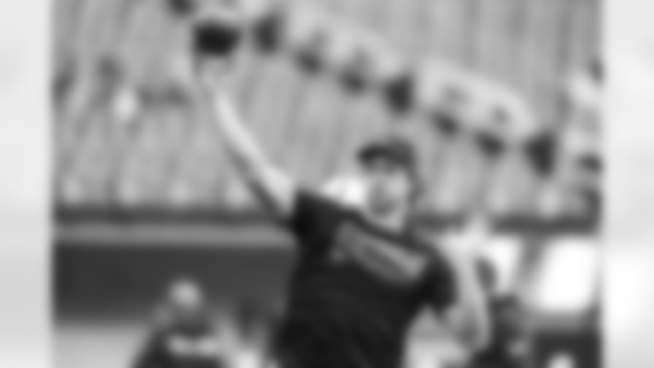 QB Justin Herbert (10)