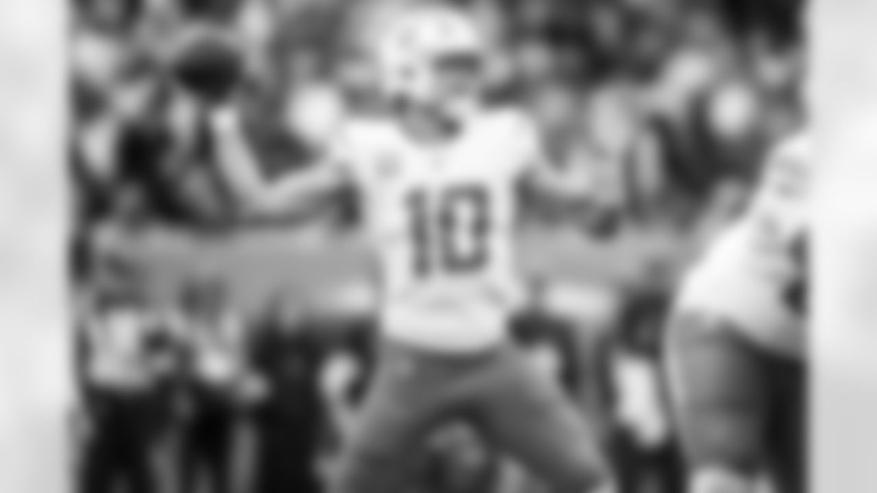 QB Justin Herbert (10)