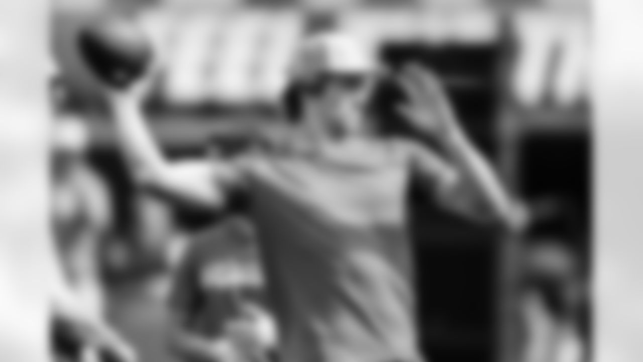 QB Justin Herbert (10)