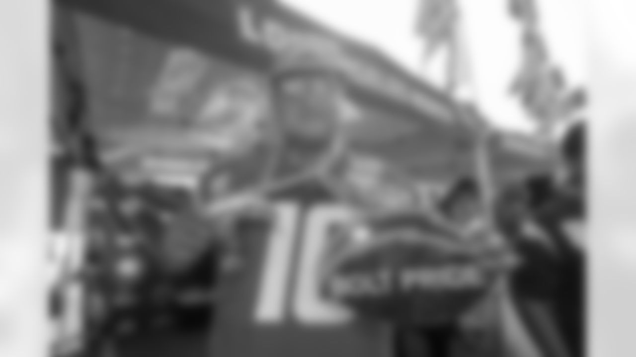 The Los Angeles Chargers play the Las Vegas Raiders on Sunday, September 8, 2024 at SoFi Stadium in Inglewood, CA.
[FINAL SCORE: LAC 22 - LV 10]