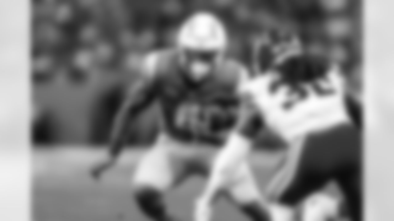 RB Omarion Hampton (8)