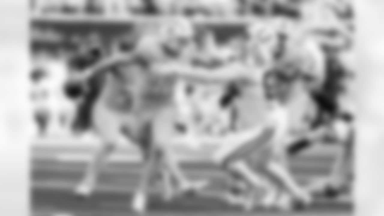 QB Justin Herbert (10)