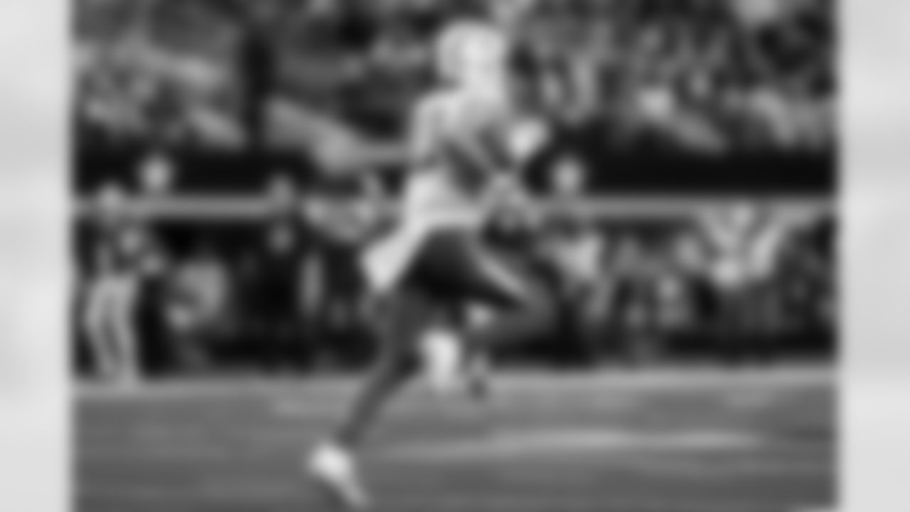 QB Justin Herbert (10)