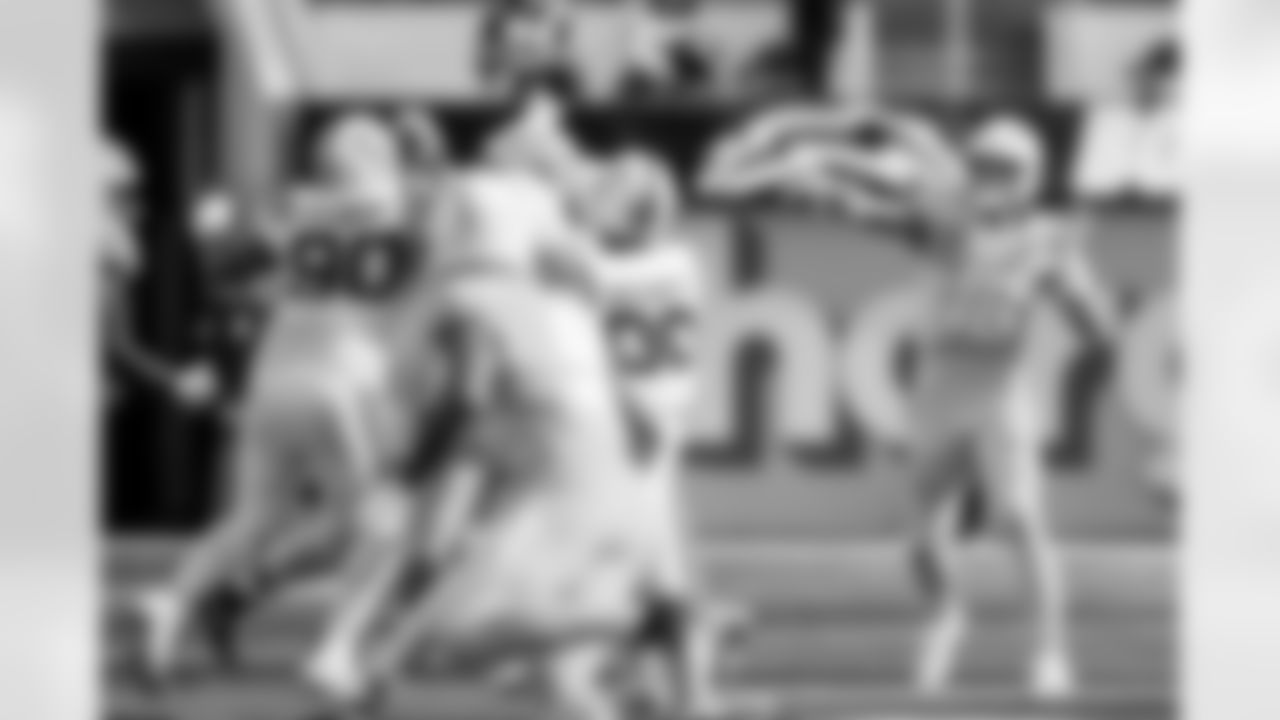 Check out the best shots from the Chargers Week 7 matchup against the Colts!
