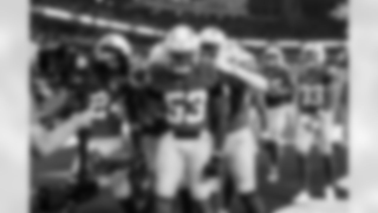 LB Del'Shawn Phillips (53)