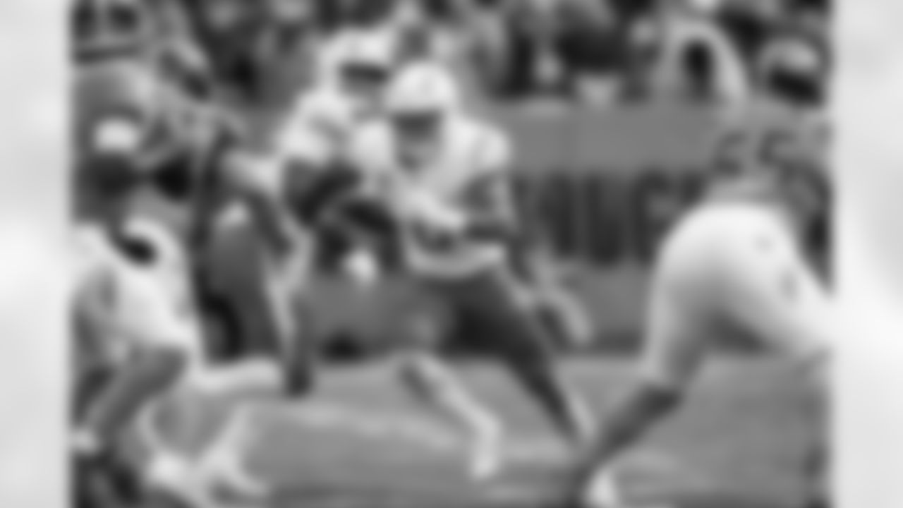 Check out the best shots from the Chargers Week 9 matchup against the Titans!