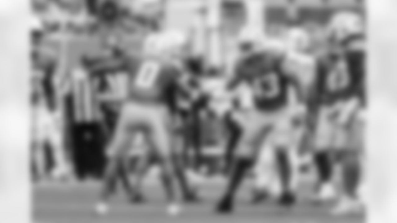 LB Daiyan Henley (0) and LB Troy Dye (43)