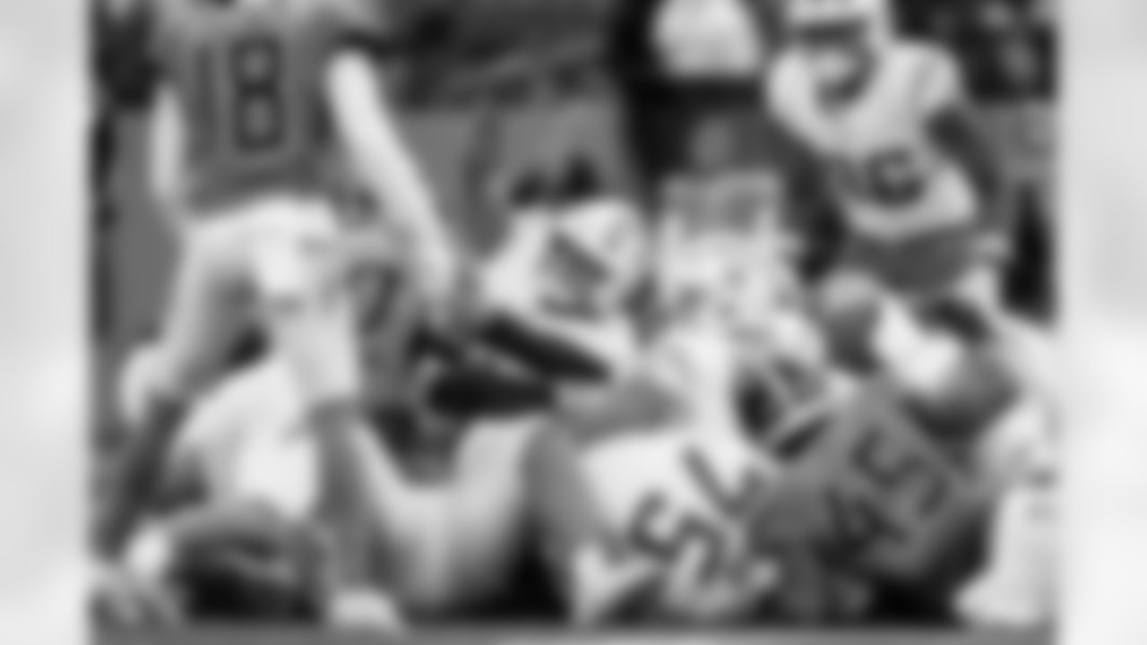 Check out the best shots from the Chargers Week 9 matchup against the Titans!