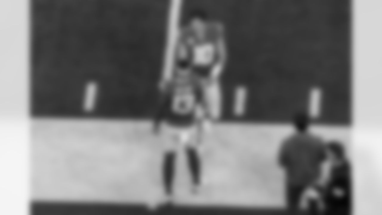 Take a look back at the best photos of Justin Herbert's 2025 campaign.