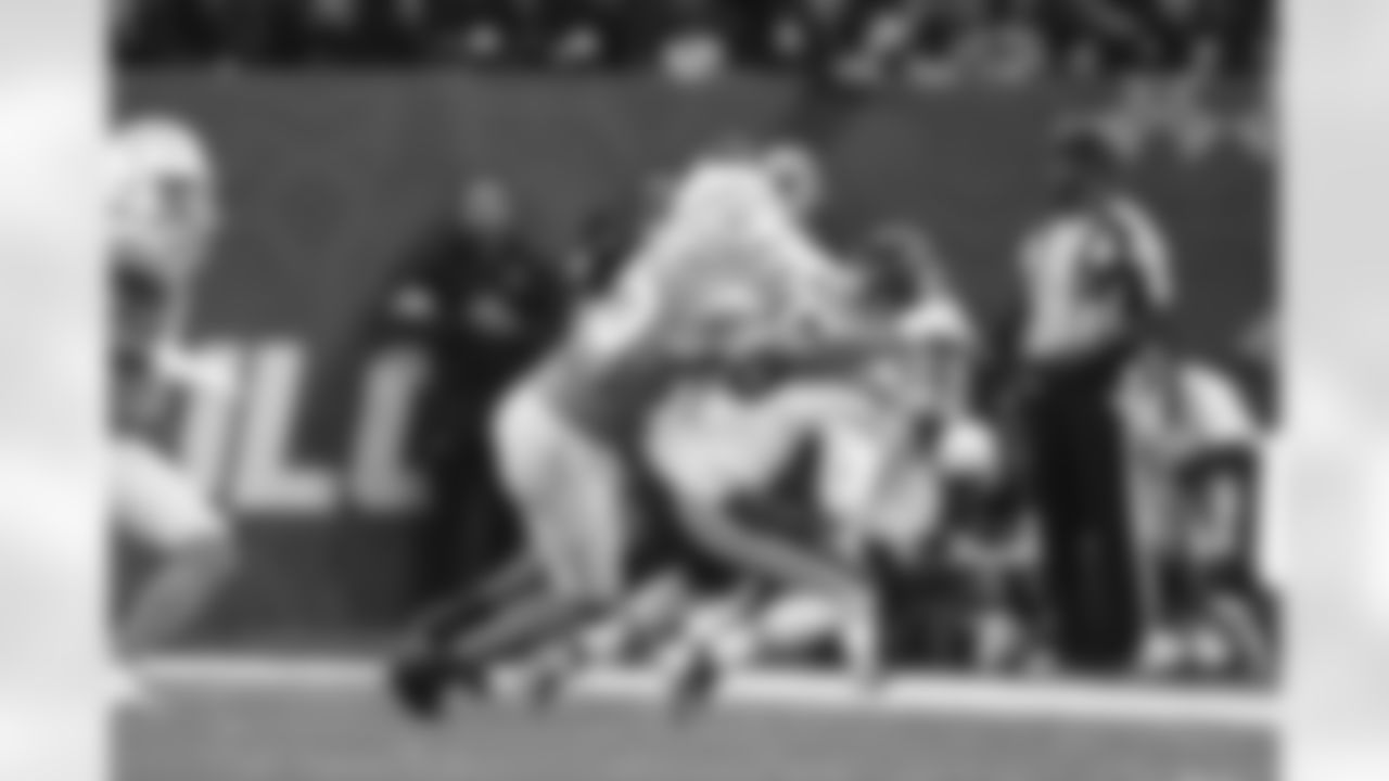 LB Troy Dye (43)
