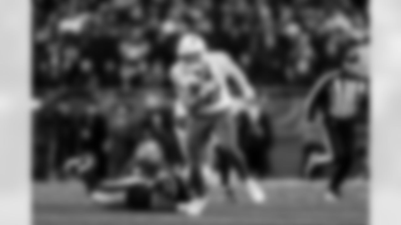 QB Justin Herbert (10)