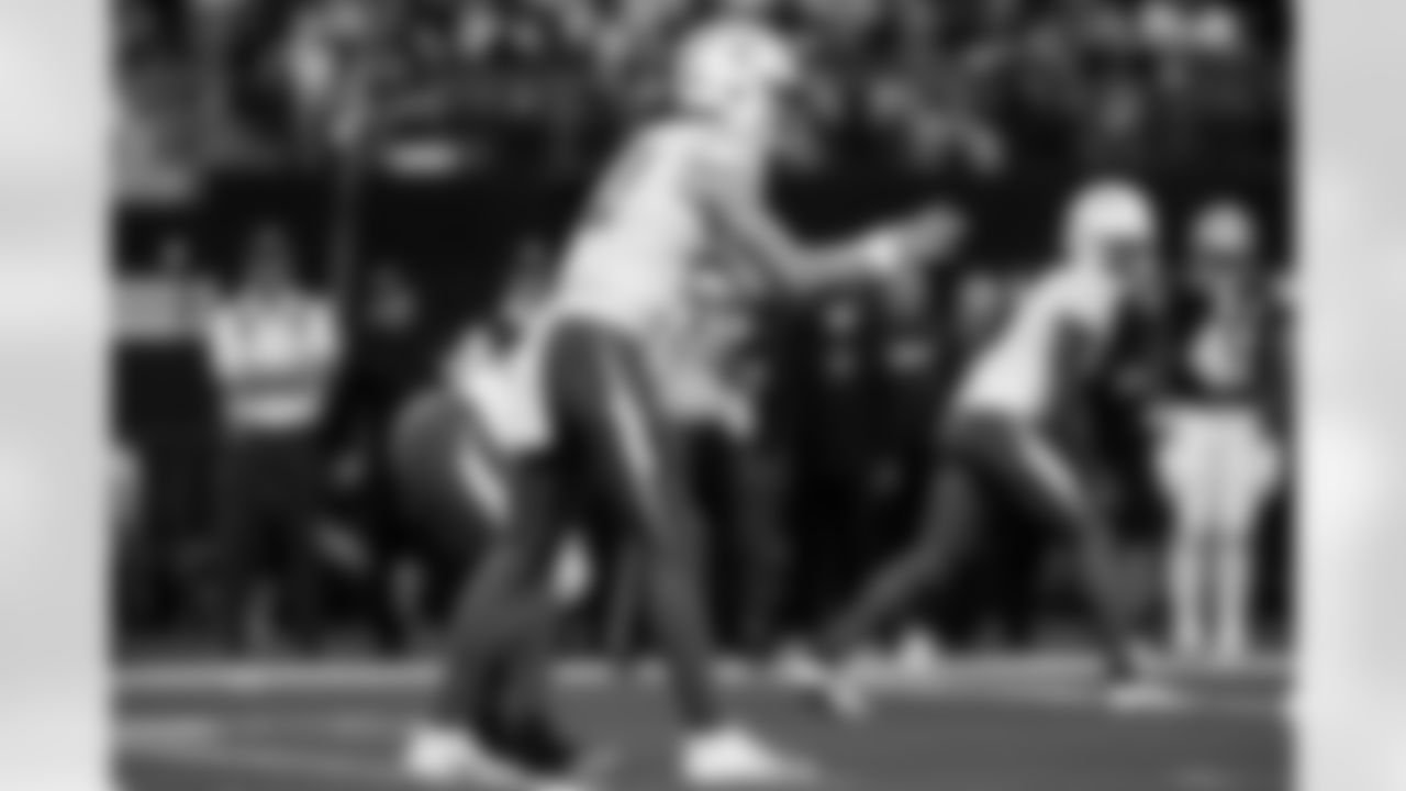 QB Justin Herbert (10)