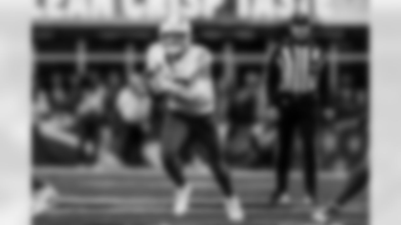 Take a look back at the best photos of Justin Herbert's 2025 campaign.