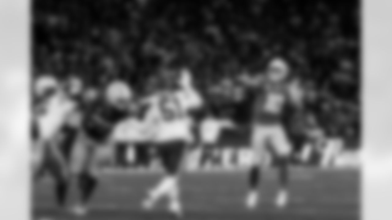 Take a look back at the best photos of Justin Herbert's 2025 campaign.