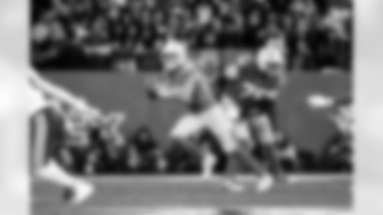 QB Justin Herbert (10)